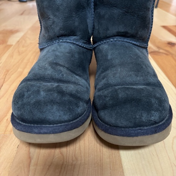UGG Classic Short Sheepskin Shearling Boot in Two Toned Eve Blue - Picture 5 of 16